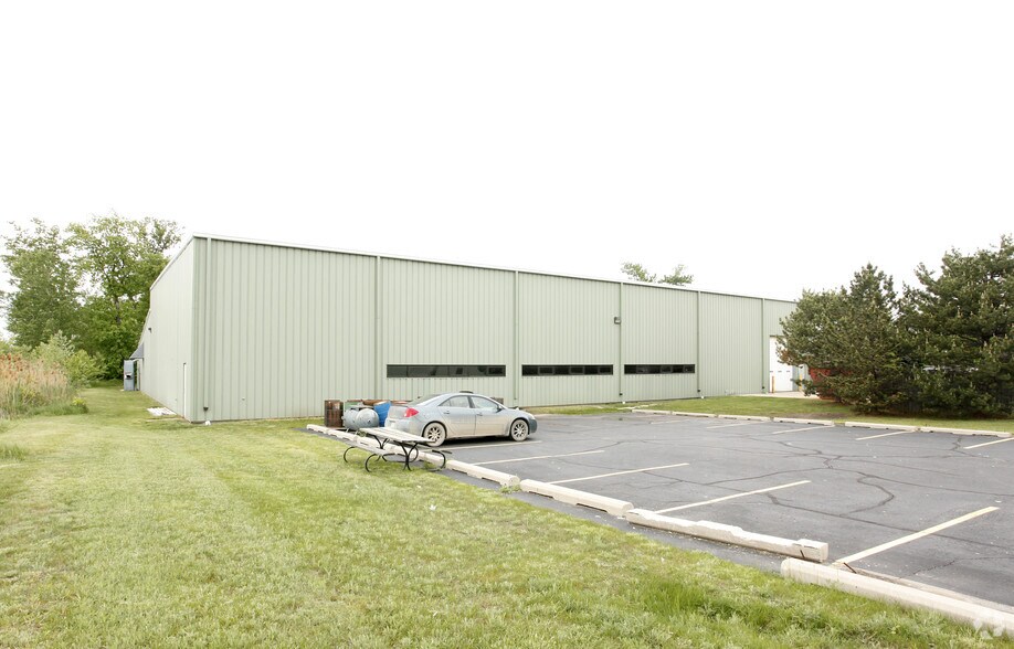 More Photos Of 1111 Fenway Cir, Fenton Warehouse For Lease