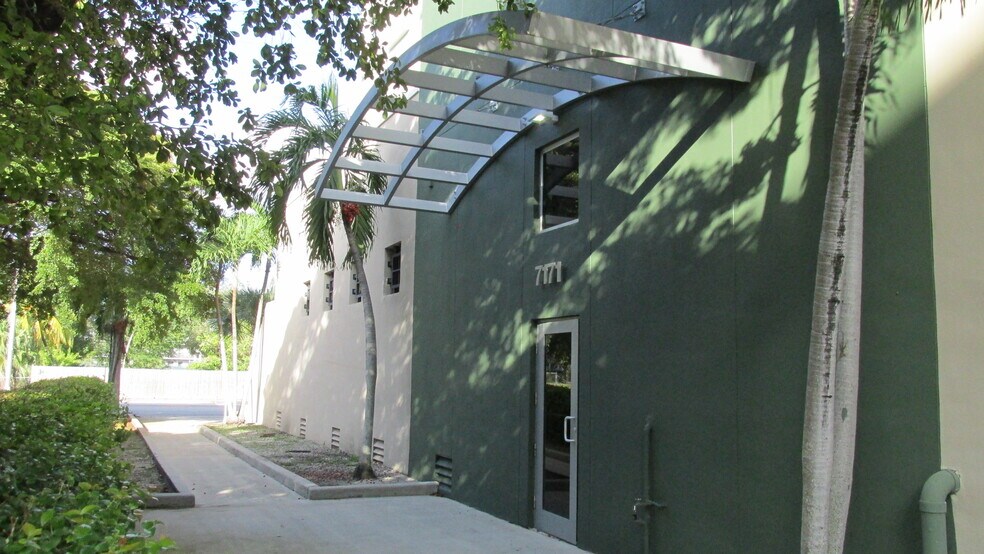 More Photos Of 7171 SW 62nd Ave, South Miami Medical For Lease