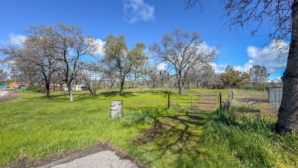 More Photos Of 29645 Auberry Rd, Prather Land For Sale