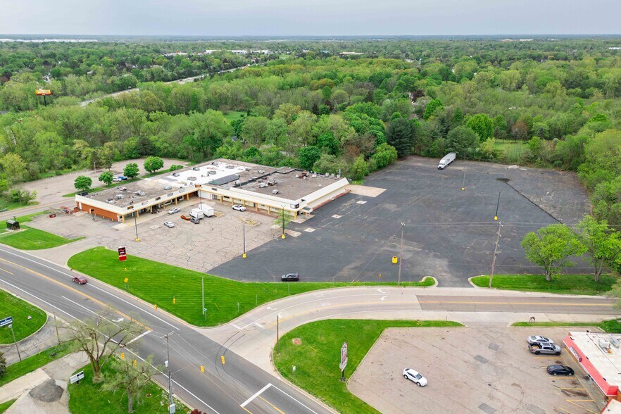 More Photos Of 3467-3575 Beecher Rd, Flint Freestanding For Sale