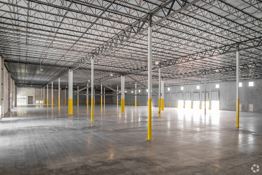 More Photos Of 9575 NW 174th St, Hialeah Industrial For Lease