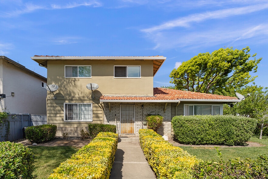 More Photos Of 2100 Sahara Way, Santa Clara Apartments For Sale