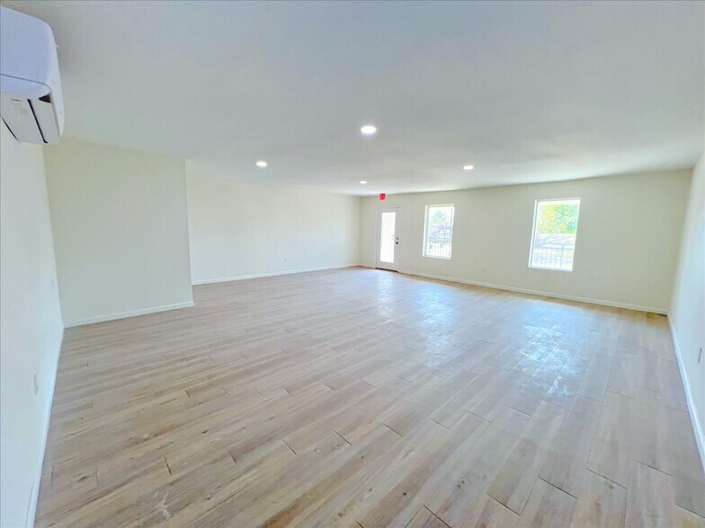 More Photos Of 7704 Irvington Blvd, Houston General Retail For Lease