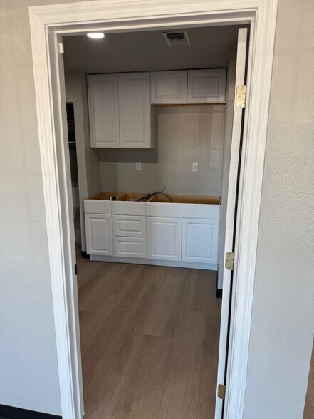 More Photos Of 1702 Santa Fe Dr, Weatherford Flex For Lease