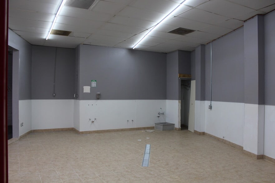 More Photos Of 4906 Harrisburg Blvd, Houston Storefront For Lease