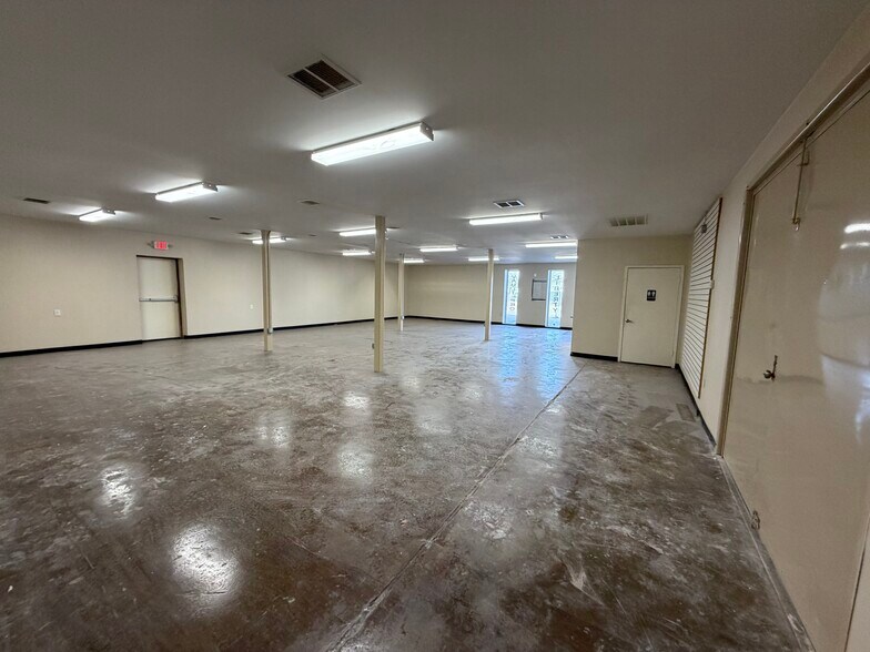 More Photos Of 5427 Gessner Rd, Houston Warehouse For Lease