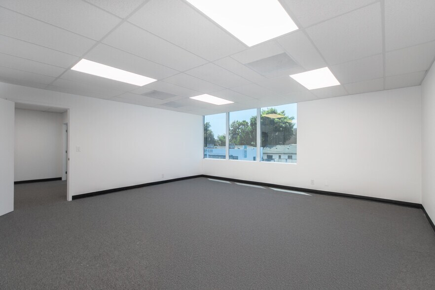 More Photos Of 1021 E Walnut St, Pasadena Medical For Lease