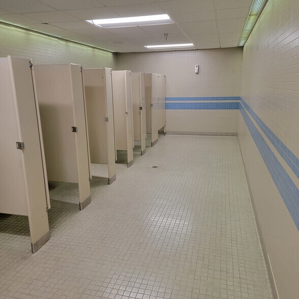 More Photos Of 500 Economy Ct, Freeport Office For Lease