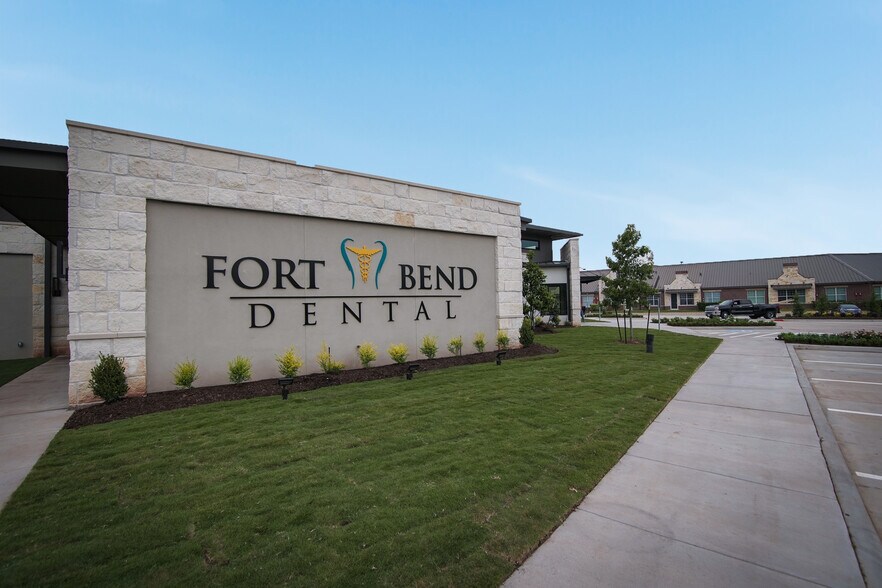 More Photos Of 3717 Township Ln, Missouri City Medical For Sale