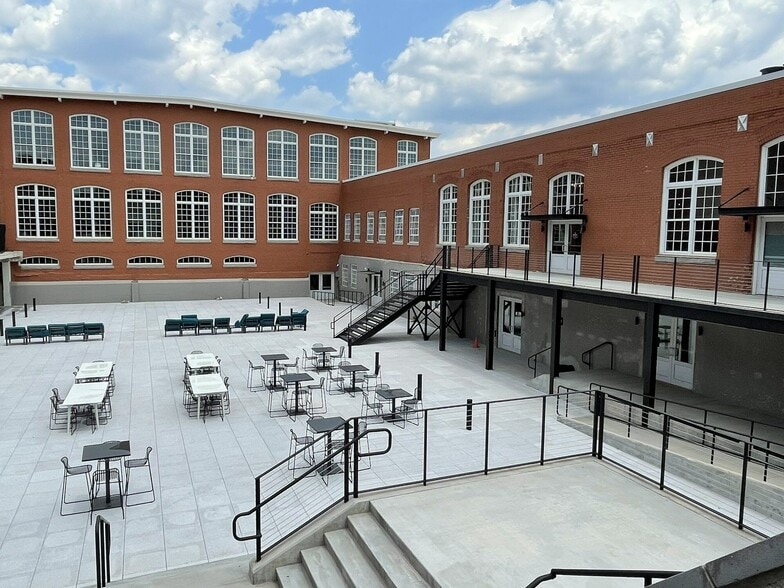 More Photos Of 701 Easley Bridge Rd, Greenville General Retail For Lease