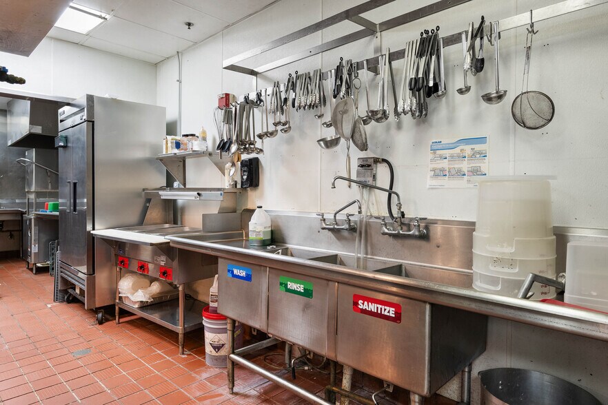 More Photos Of 12849 Ocean Gtwy, Ocean City Restaurant For Sale