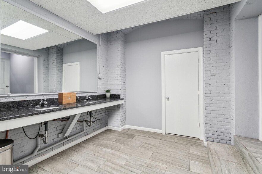 More Photos Of 813-817 N 5th St, Philadelphia Apartments For Lease