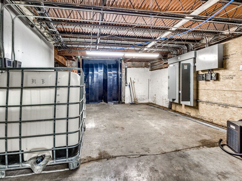 More Photos Of 212 W Main St, Shawnee Storefront Retail Office For Lease