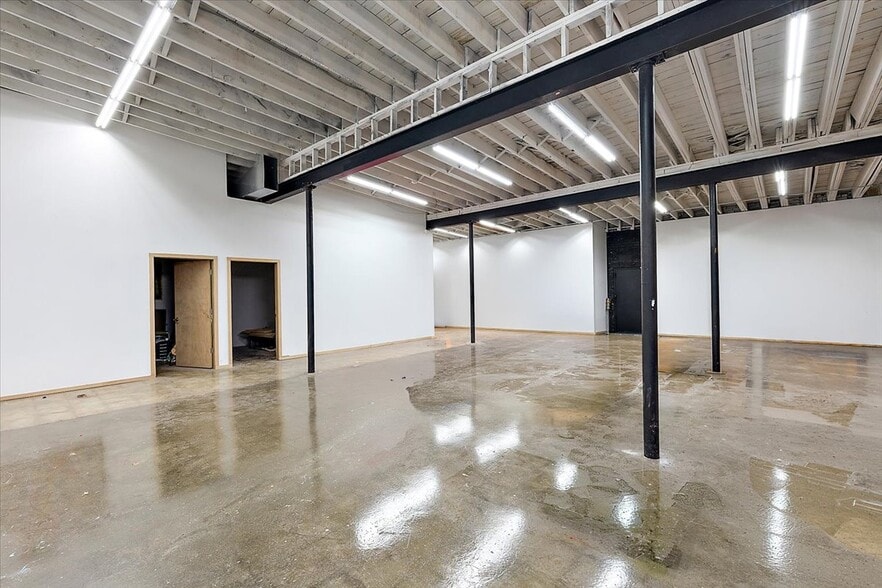 More Photos Of 12501 Chalmers St, Detroit General Retail For Sale