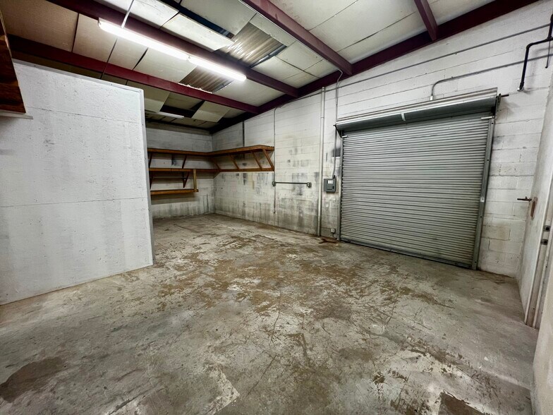 More Photos Of 11818 Warfield St, San Antonio Service For Lease