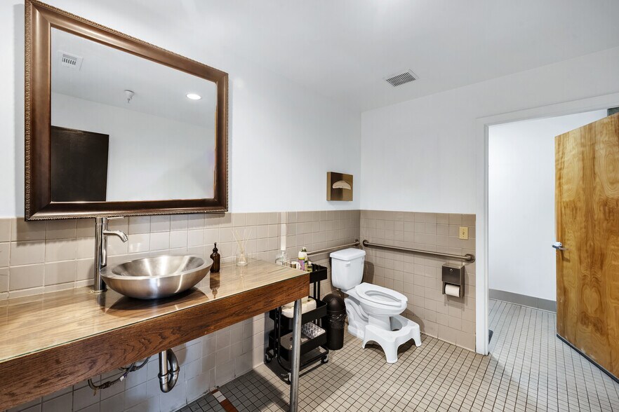 More Photos Of 1615 16th St, Santa Monica Loft Creative Space For Lease