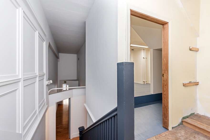 More Photos Of 1205 E Pike St, Seattle Loft Creative Space For Lease