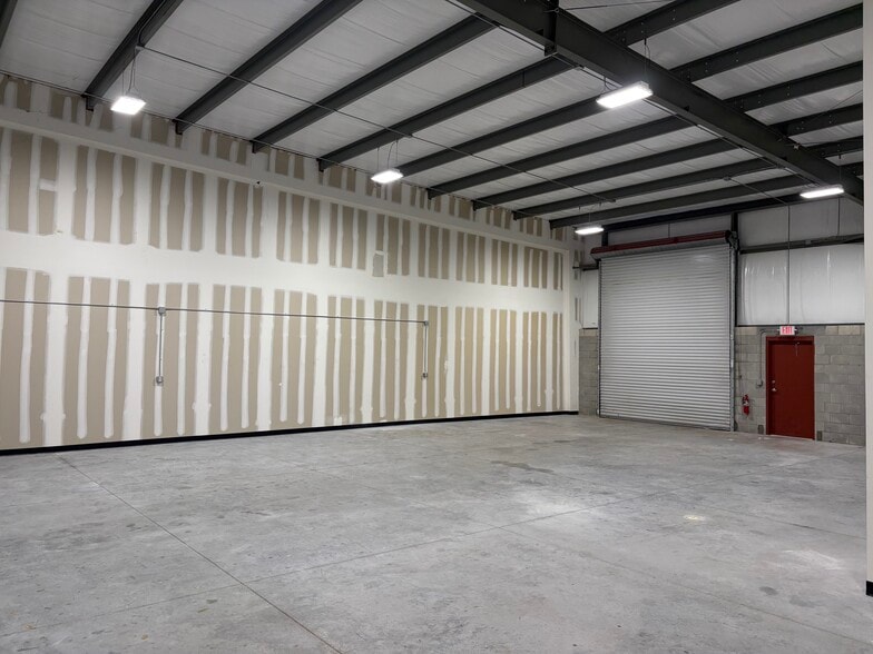 More Photos Of 715 Golden Spike Ln, Sanford Warehouse For Lease