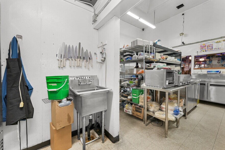 More Photos Of 205 Ferry St, Sedro Woolley General Retail For Sale