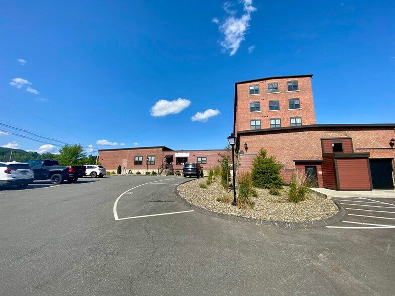 More Photos Of 24 Beacon St, Littleton Manufacturing For Lease
