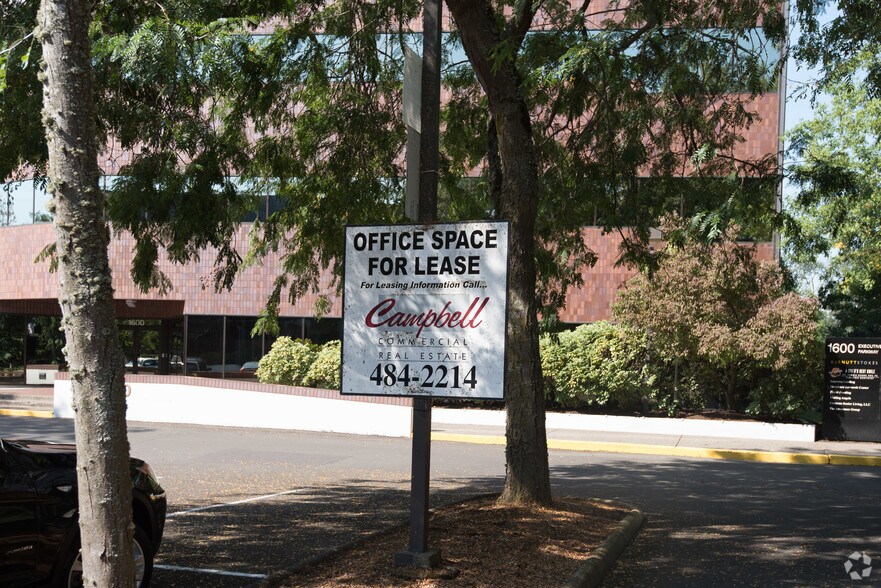 More Photos Of 1600 Executive Pky, Eugene Office For Lease