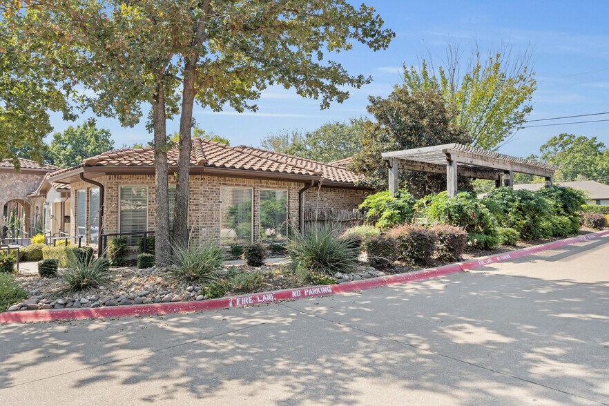 More Photos Of 550 N Walnut Creek Dr, Mansfield Office Residential For Sale