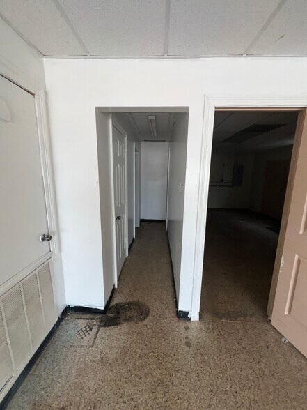 More Photos Of 7606-08 W Judge Perez dr, Arabi Flex For Lease