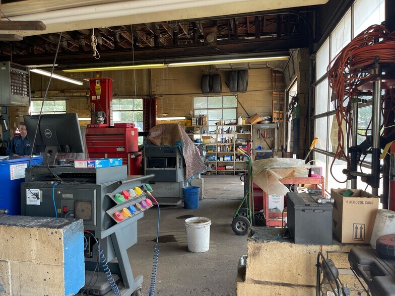 More Photos Of 2400 Ligonier St, Latrobe Auto Repair For Sale