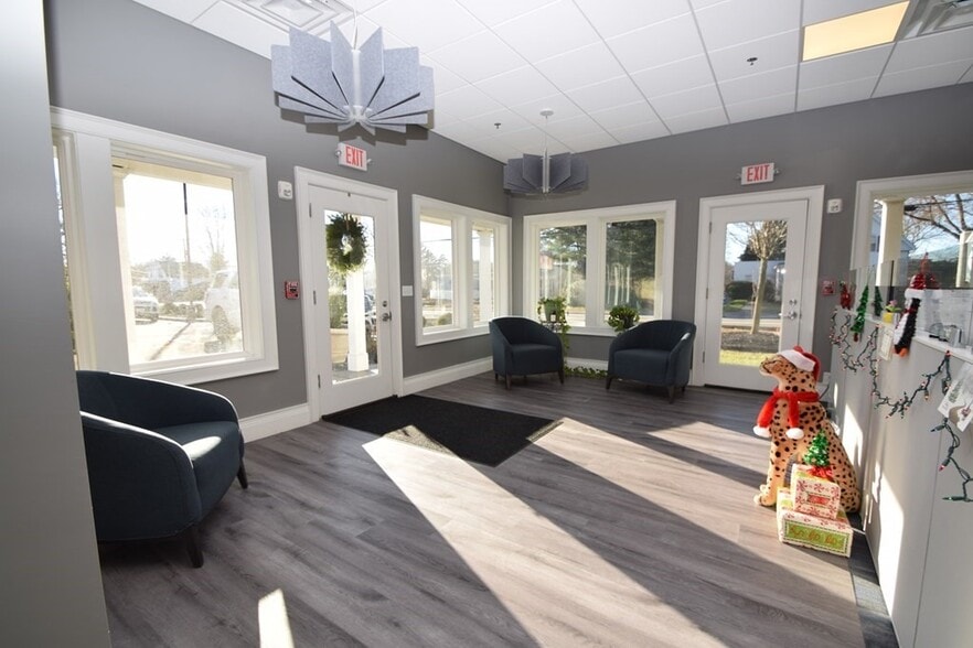 More Photos Of 181 S Franklin St, Holbrook Office For Sale