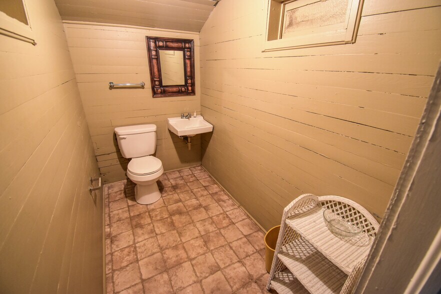 More Photos Of 2606 8th St, Tuscaloosa Office For Sale