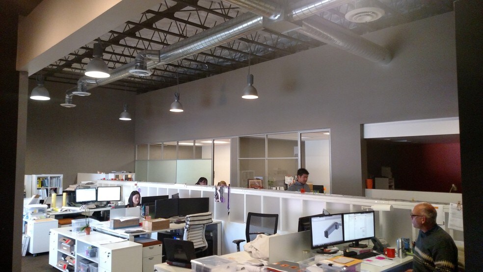 More Photos Of 90 Railway Ave, Campbell Showroom For Lease