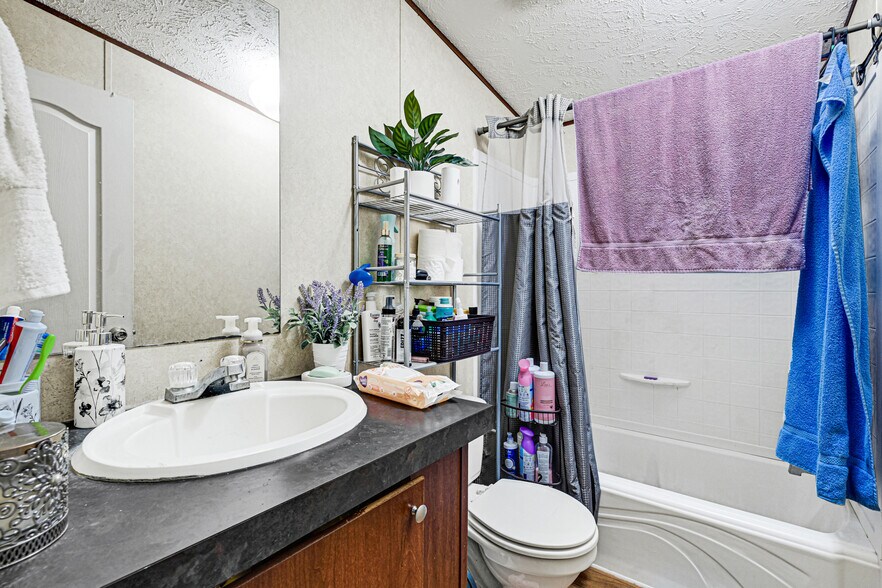 More Photos Of 8502 C E King Pky, Houston Apartments For Sale