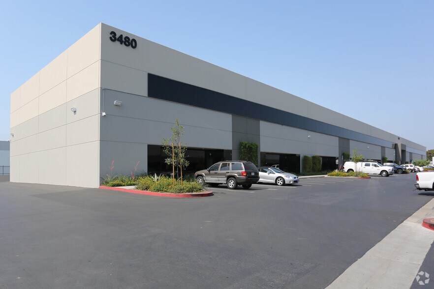 More Photos Of 3480 W Warner Ave, Santa Ana Warehouse For Lease