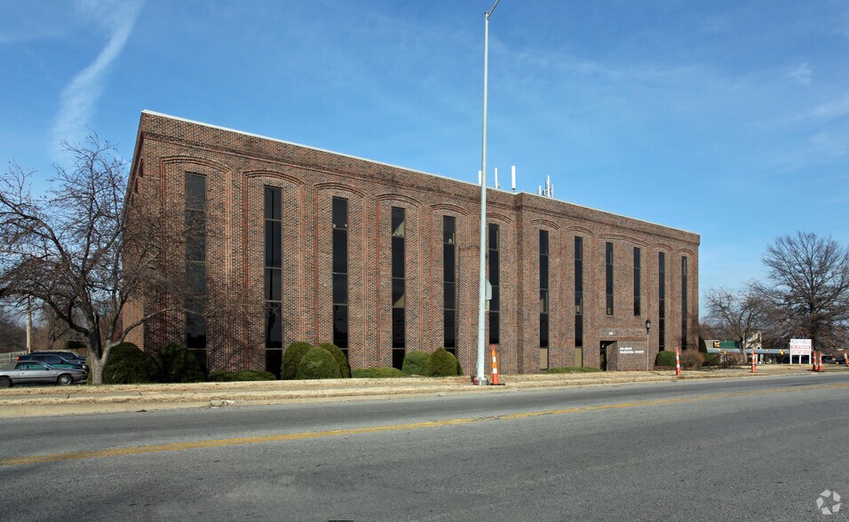 More Photos Of 400 E Red Bridge Rd, Kansas City Medical For Lease