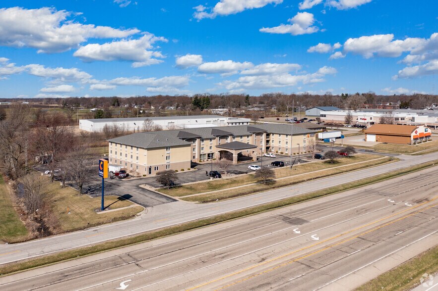 More Photos Of 3675 S 6th St, Springfield Hotel For Sale