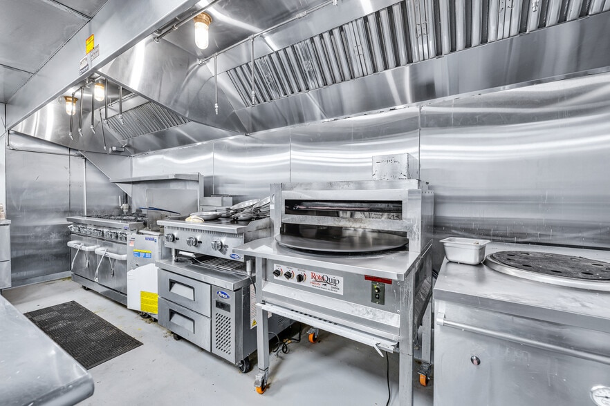 More Photos Of 93 Elm St, Old Saybrook Restaurant For Sale