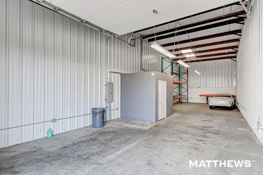 More Photos Of 16908 S Broadway, Gardena Warehouse For Sale