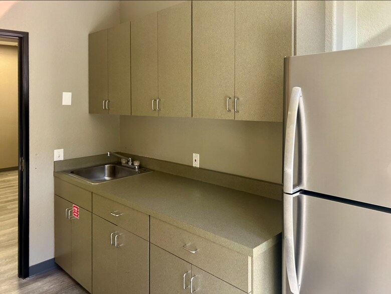 More Photos Of 8765 W Kelton Ln, Peoria Office For Lease