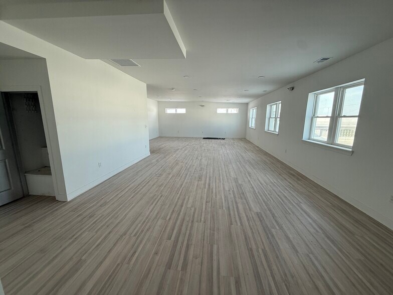 More Photos Of 1207 W Bridge St, Spring City Warehouse For Sale