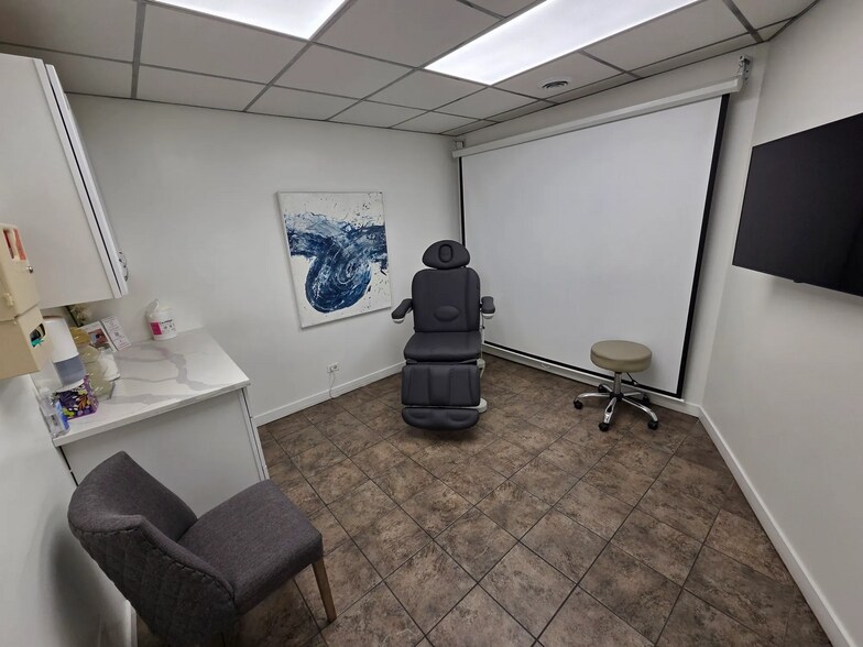 More Photos Of 3918 W 63rd St, Chicago Medical For Sale