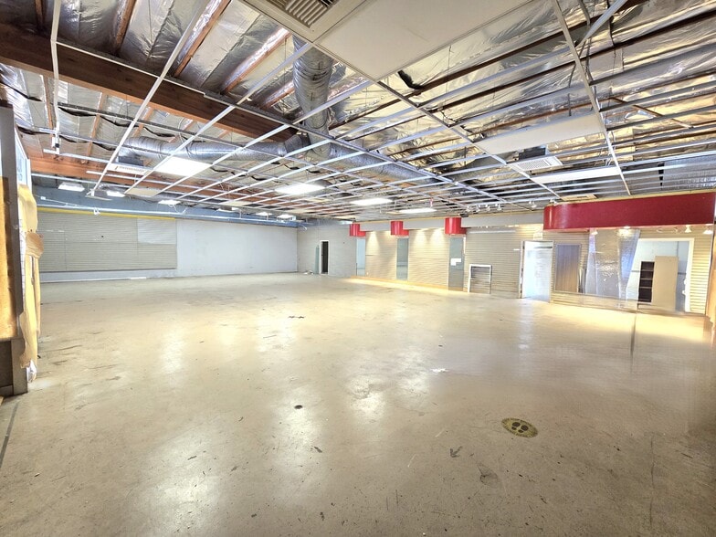 More Photos Of 5530 Lincoln Ave, Cypress Freestanding For Sale