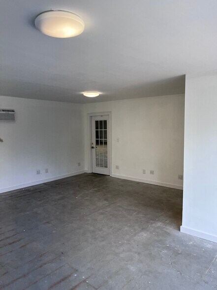 More Photos Of 3942 Arnold Ave, Naples Unknown For Lease