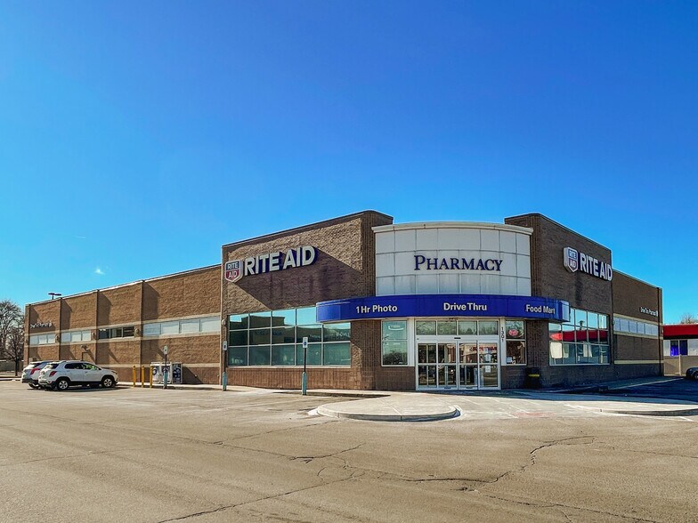 More Photos Of 1301 W 14 Mile Rd, Clawson Freestanding For Lease