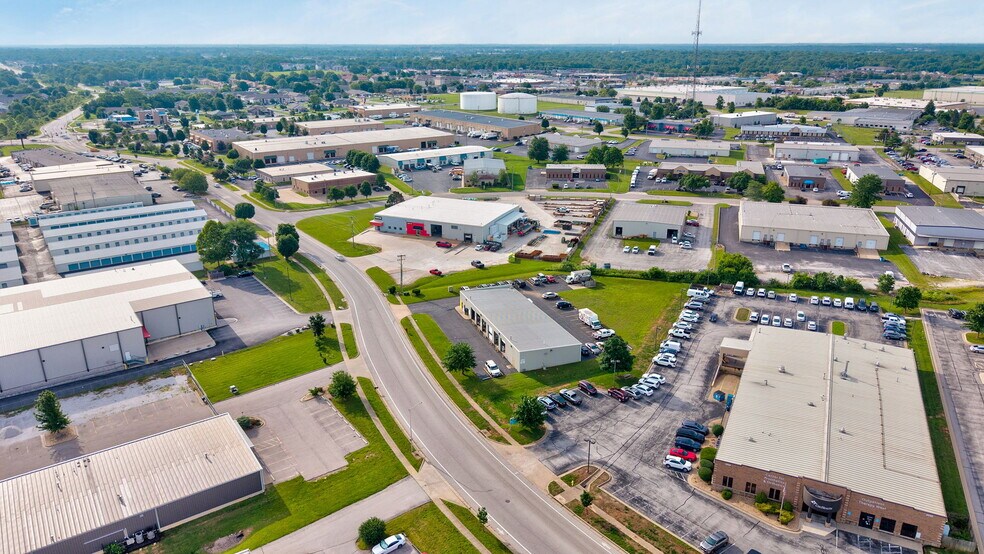 More Photos Of 2140 W Sunset St, Springfield Industrial For Sale