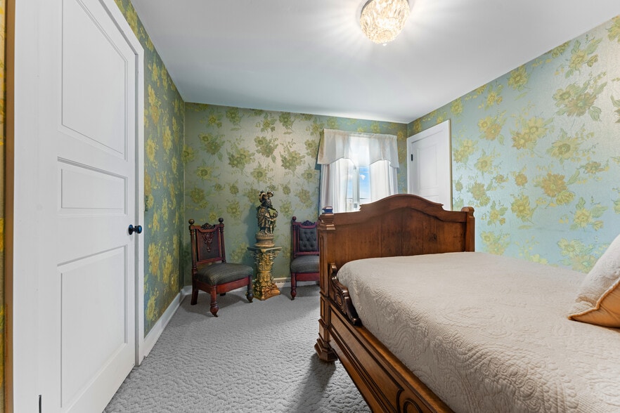 More Photos Of 550 Warner rd, Vienna Specialty For Sale