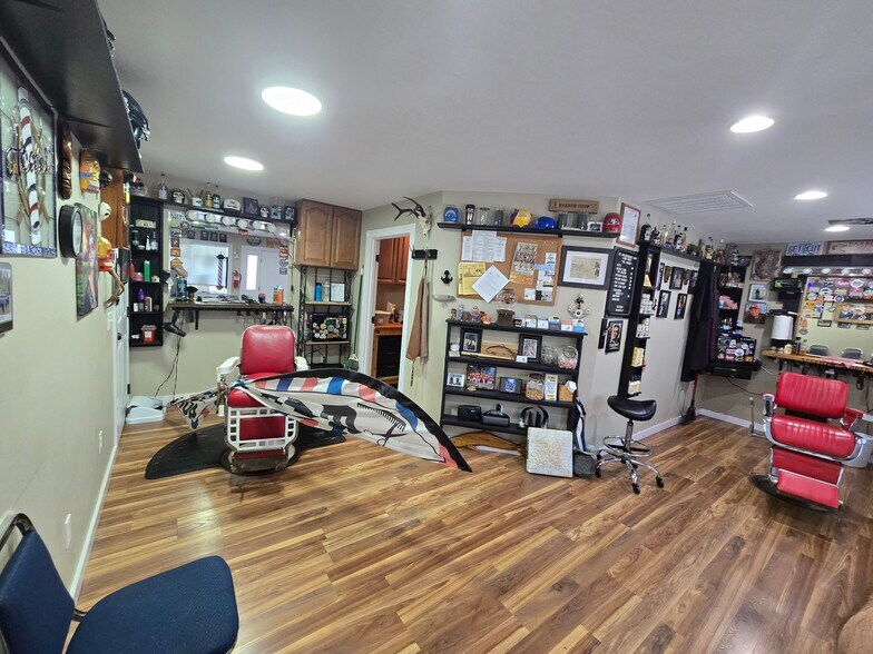 More Photos Of 616 Hemlock St, Brookings Office For Sale