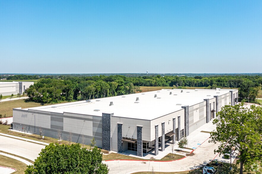 More Photos Of 3601 N McDonald St, McKinney Warehouse For Lease