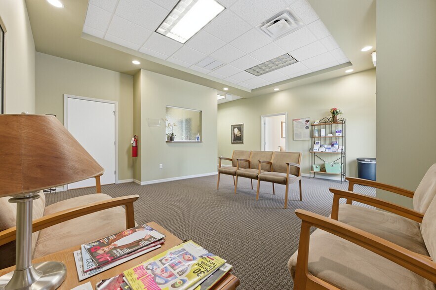 More Photos Of 17407 Bridge Hill Ct, Tampa Medical For Sale