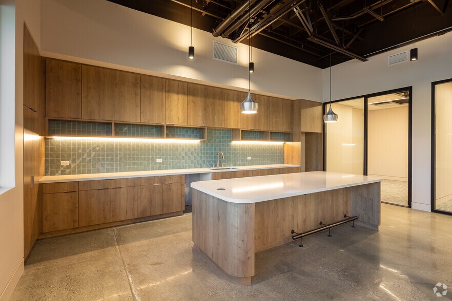 More Photos Of 200 E Baker St, Costa Mesa Loft Creative Space For Sale