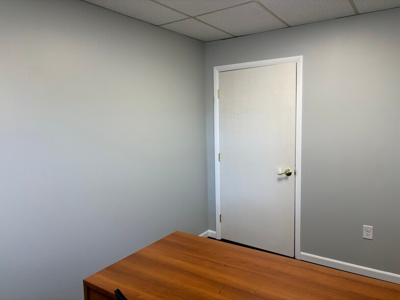 More Photos Of 2 Kings Hwy W, Haddonfield Office For Lease
